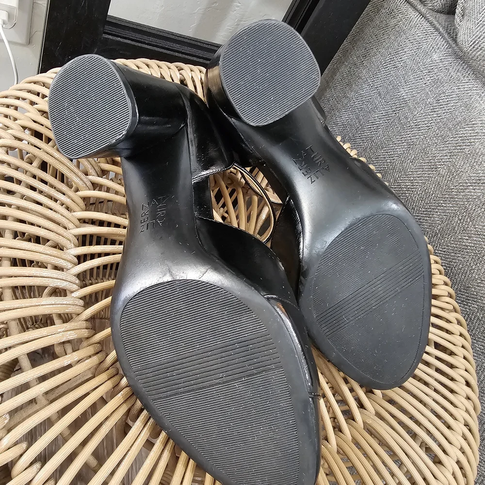 Naturalizer Black Heels with Gold Details - Picture 8 of 8